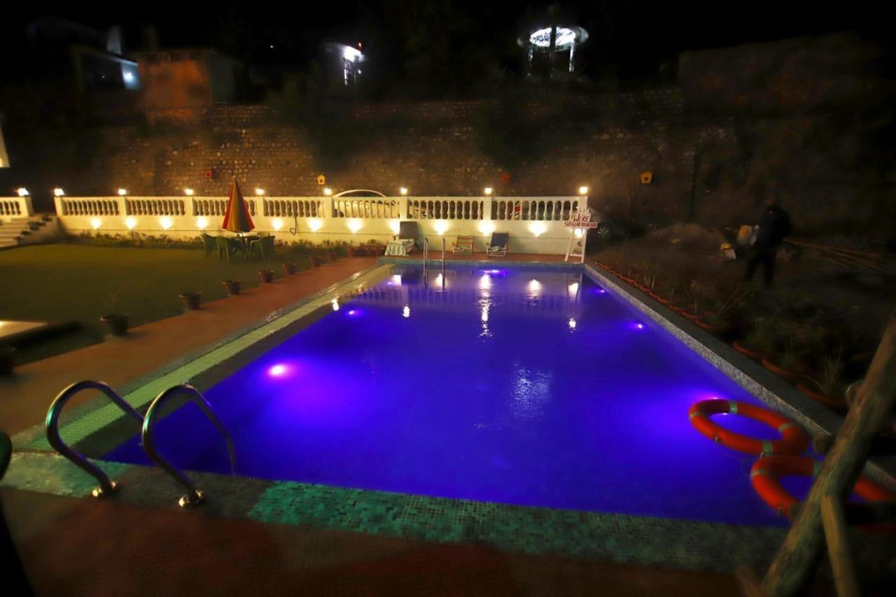 Отель Rishikesh Grand Экстерьер фото