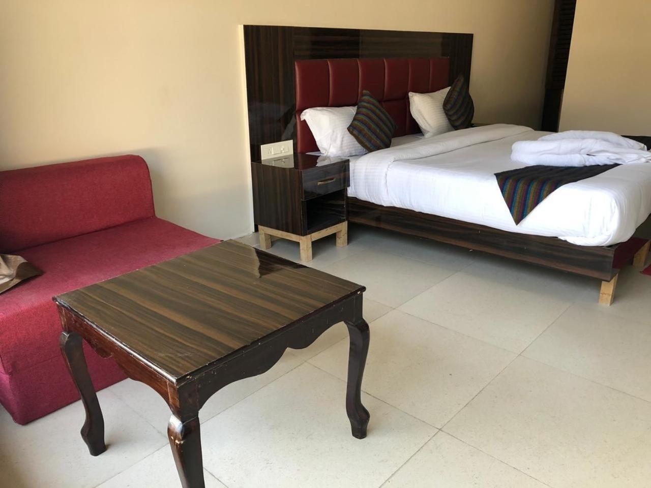Отель Rishikesh Grand Экстерьер фото