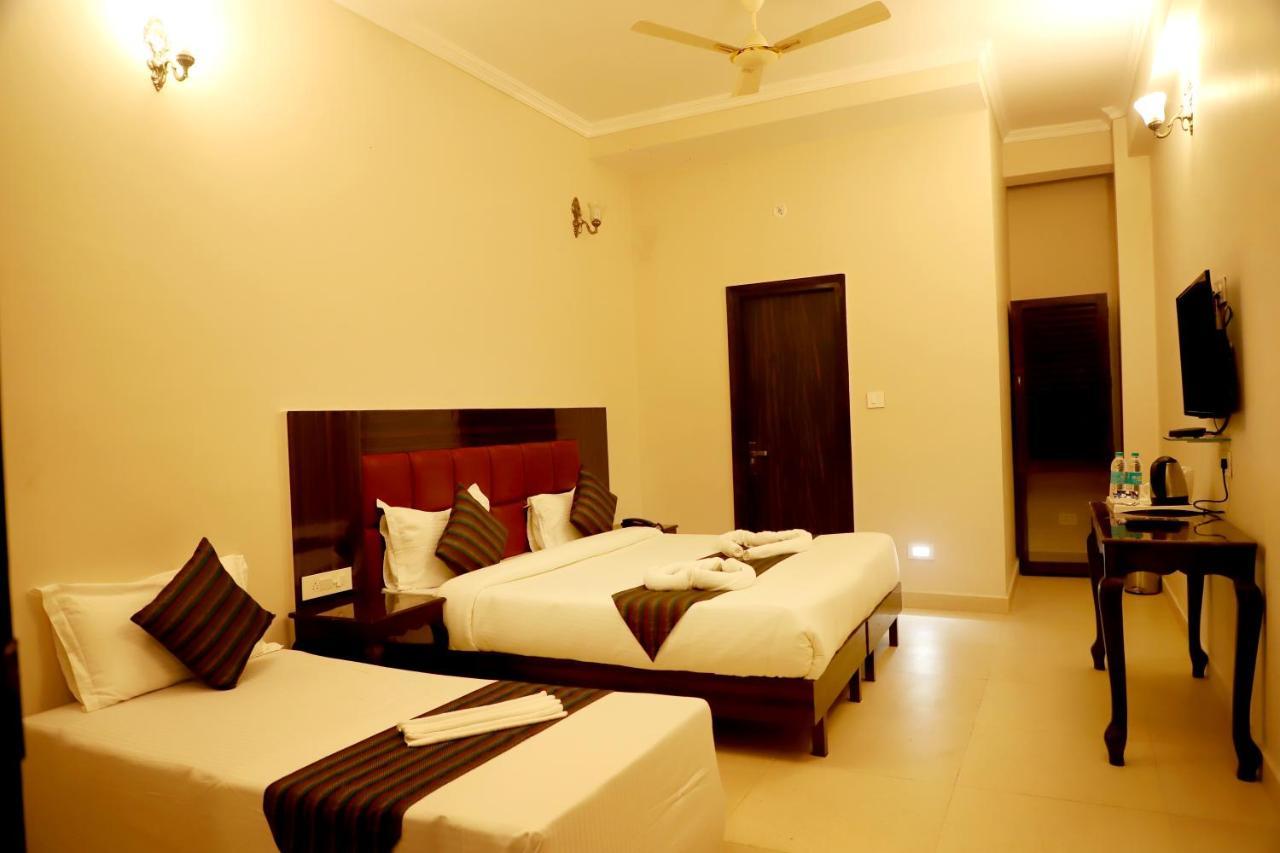 Отель Rishikesh Grand Экстерьер фото